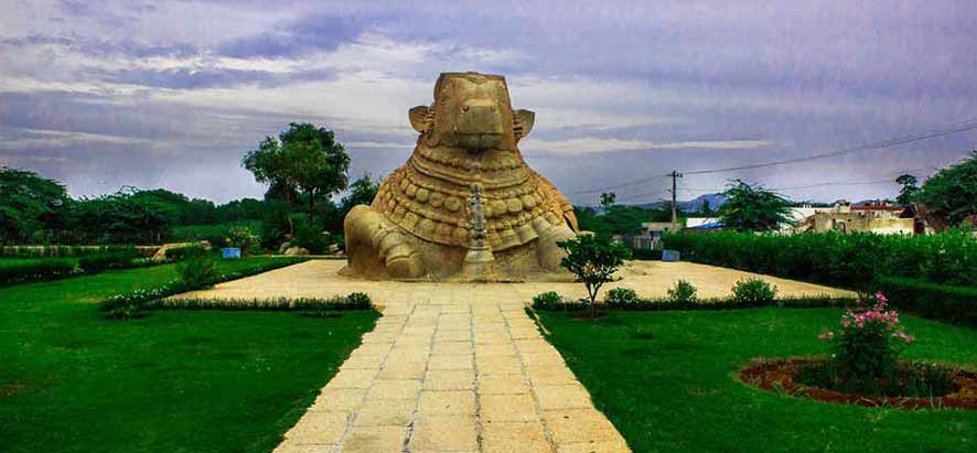 le temple Nandi Bull